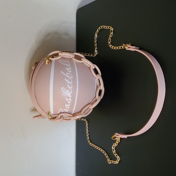 🎉Host Pick🎉 Light Pink Basketball Purse - Picture 2 of 4